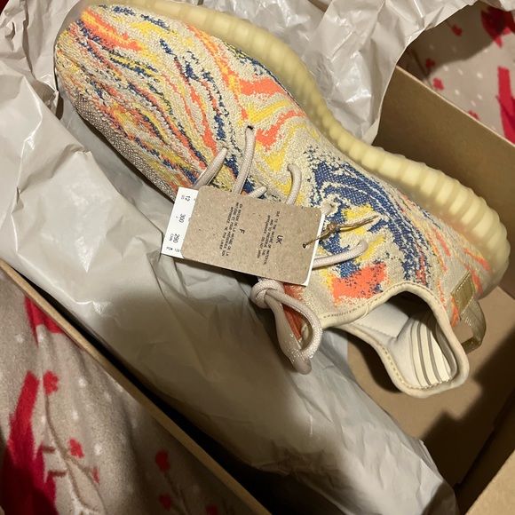 Size 12 Yeezy 350’s Deadstock - Picture 2 of 2